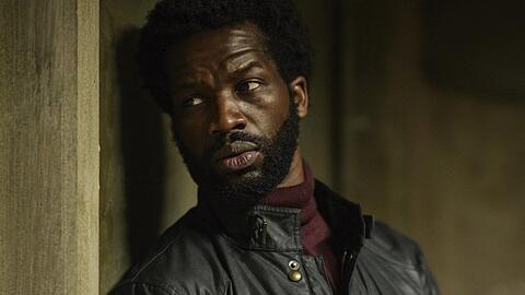 Sope Dirisu kehrt als Elliot Finch zur zweiten Staffel von "Gangs of London" zurück.