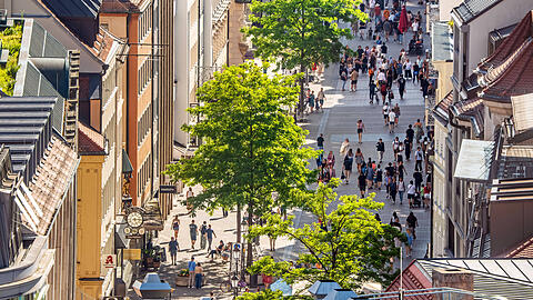 Die Stadt München möchte in der Fußgängerzone der Altstadt und den umliegenden Straßen 150 Bäume pflanzen. Doch angesichts der schwierigen Haushaltslage fehlt dafür das Geld.