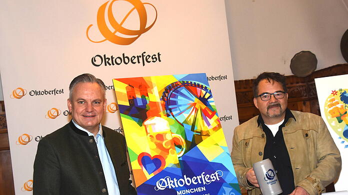 Wiesn-Chef Christian Scharpf (SPD) hat am Freitag, 6.2. das diesjährige Wiesnplakat enthüllt. Gewinner ist der Grafiker Florian Huber (r.). Wiesn-Chef Christian Scharpf (SPD) hat am Freitag, 6.2. das diesjährige Wiesnplakat enthüllt. Gewinner ist der Grafiker Florian Huber (r.).