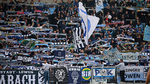 Wandten sich zwischenzeitlich vom Spiel ab: Die Ultras des TSV 1860.