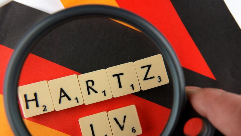 Gibt es keine Einigung, gilt Richterrecht: Dann kann jeder Hartz-IV-Empfänger unter Berufung auf das Karlsruher Urteil vor Gericht individuell höhere Ansprüche einklagen. Gibt es keine Einigung, gilt Richterrecht: Dann kann jeder Hartz-IV-Empfänger unter Berufung auf das Karlsruher Urteil vor Gericht individuell höhere Ansprüche einklagen.