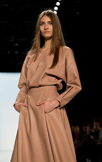 Hochgeschlossen oder freizügig. Auf der Fashion Week gibt es für jeden Geschmack etwas. Die Bilder von den Modenschauen.
