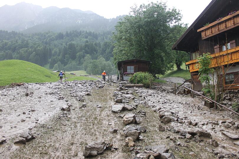 Chaos und Verwüstung in Oberstdorf: In der Nacht zum Sonntag walzte eine Schlammlawine durch den Ort - die Bilder.