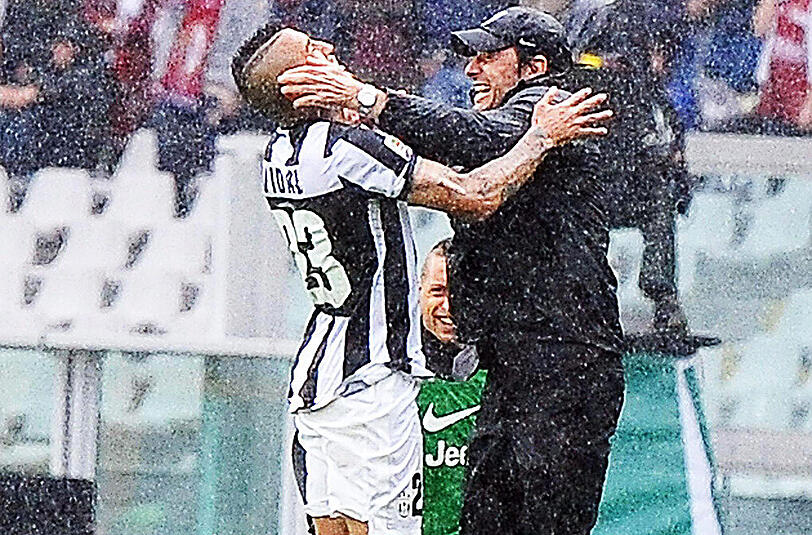 Anno 2013: Juventus-Freudentänzchen mit den Protagonisten Arturo Vidal (links) und Antonio Conte.