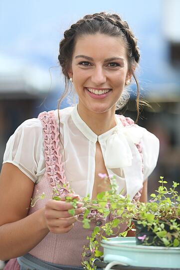 Natürlich schön: Anita zieht mit der Segmüller-Wildcard direkt ins Finale der "Schönen Münchnerin" ein.