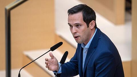 FDP-Fraktionschef Martin Hagen spricht bei einer Sitzung des bayerischen Landtags. Foto: Sina Schuldt/dpa/Archivbild