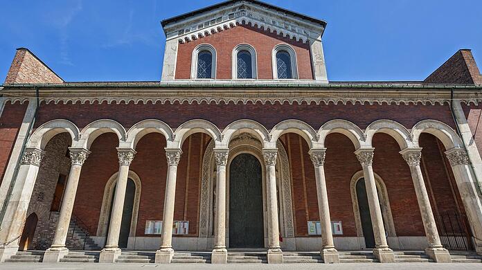 Ein beeindruckender Bau zwischen Hauptbahnhof und Königsplatz - und ein Ort der Hilfe für Obdachlose: St. Bonifaz.