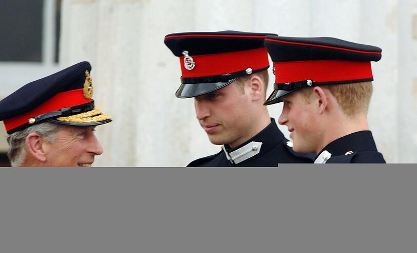 Kann es eine Versöhnung zwischen König Charles III. (links), Prinz William (Mitte) und Prinz Harry geben? Kann es eine Versöhnung zwischen König Charles III. (links), Prinz William (Mitte) und Prinz Harry geben?
