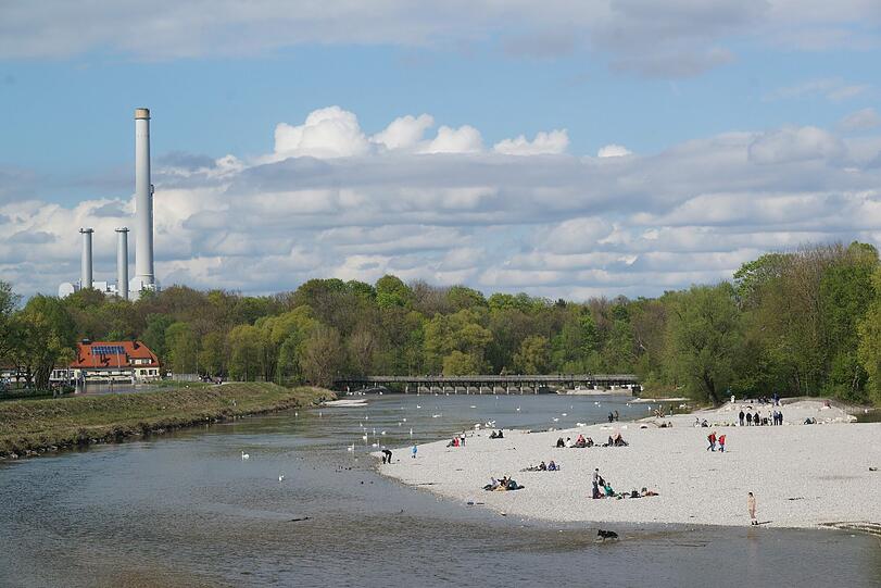 Ostern 2014 in München: AZ-Fotograf Daniel von Loeper hat am Wochenende die Biergärten, die Isar, den Tierpark und den Englischen Garten besucht und tolle Fotos gemacht. So schön war das Osterwochenende...