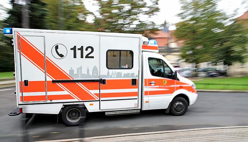 Nachdem ein Rentner von einem Audi-Fahrer angefahren wird, wird er ins Krankenhaus gebracht, wo er Tage später stirbt.