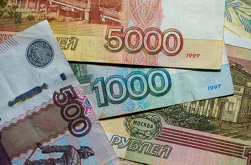 Seit Monaten befindet sich die Währung der Rohstoffmacht Russland im freien Fall.