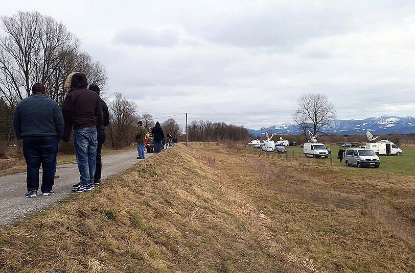 Mehr als 100 "Unfalltouristen" besuchten die Unglücksstelle am Mittwochnachmittag.