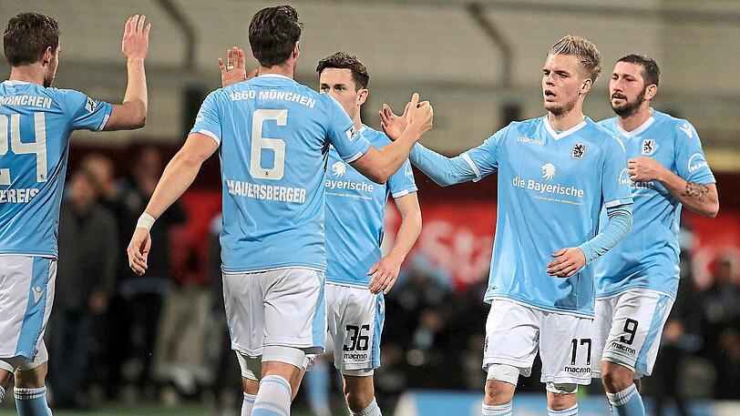 Weiter Tabellenführer: Die Löwen beim 3:0 in der Regionalliga gegen Seligenporten am Freitag.