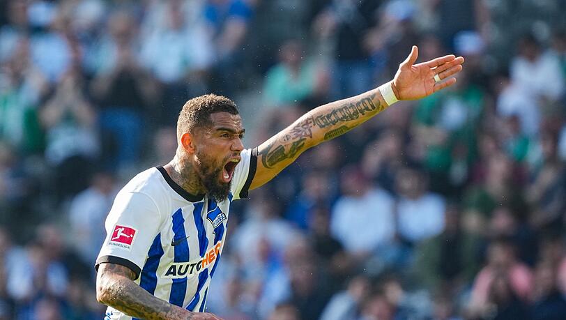 Herthas Kevin Prince Boateng treibt kurz vor Spielende seine Mitspieler an. Der Nationalspieler sieht vor der Heim-EM noch viel Arbeit vor der deutschen Fußball-Elf.