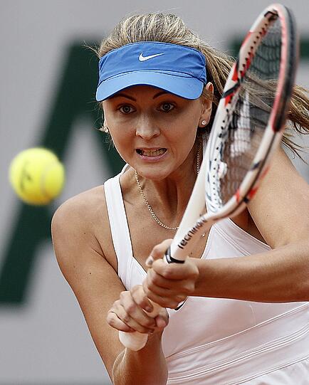 Auch Fed-Cup-Teamchefin Barbara Rittner ist enttäuscht über das Abschneiden der deutschen Spielerinnen bei den French Open: "Die Bilanz ist schon ernüchternd, wir haben natürlich andere Ansprüche. Viele konnten aus unterschiedlichen Gründen einfach nicht ihr bestes Tennis abrufen." Bilder vom Ausscheiden Annika Becks gegen Irina-Camelia Begu.