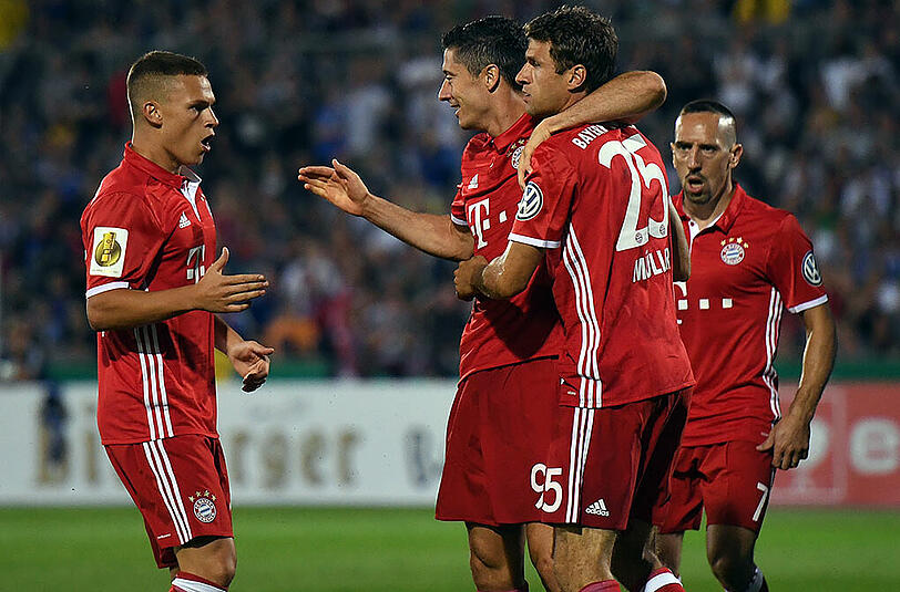 Hattrick: Lewandowski schießt Jena im Alleingang ab.
