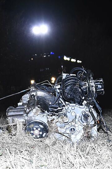 Schwerer Verkehrsunfall auf der FTO: Ein Opel Astra kommt von Straße ab und rast in den Gegenverkehr.