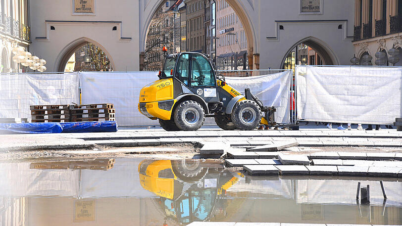 Ältere Bilder von der Stachus-Baustelle. Sie wird wahrscheinlich den ganzen Sommer über dauern.