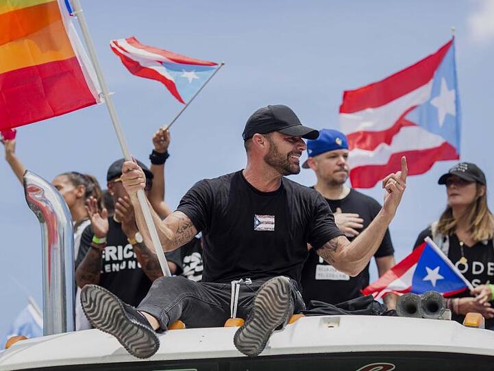 Auch Prominente wie der Sänger Ricky Martin (M.) beteiligten sich an den Protesten.
