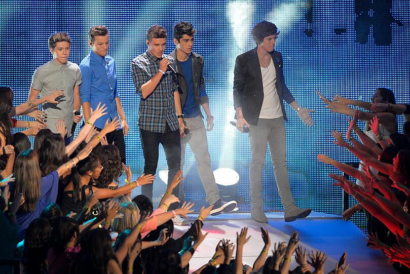 Doch die großen Gewinner des Abends waren die fünf Jungs der britisch-irischen Boygroup One Direction. Sie sahnten mit ihrem Song &bdquo;What Makes You Beautiful&ldquo; gleich drei Preise ab,  darunter für &bdquo;Bestes Popvideo&ldquo; und als &bdquo;Beste neue Künstler&ldquo;. Bei jedem Gang auf die Bühne tobte der Saal, die jungen Fans kreischten.