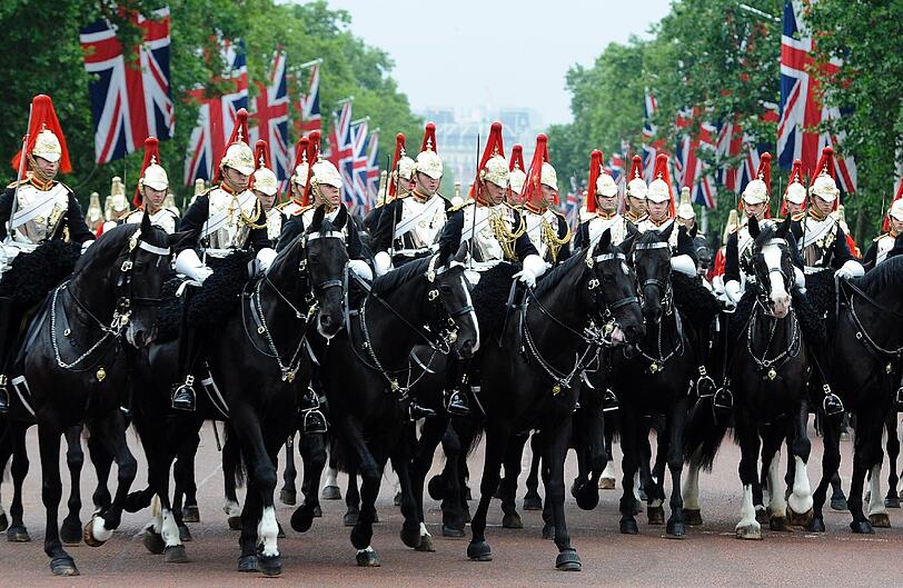 Trooping the Colour. Die Queen feierte am Samstag ihren 88. Geburtstag nach. Die Bilder!