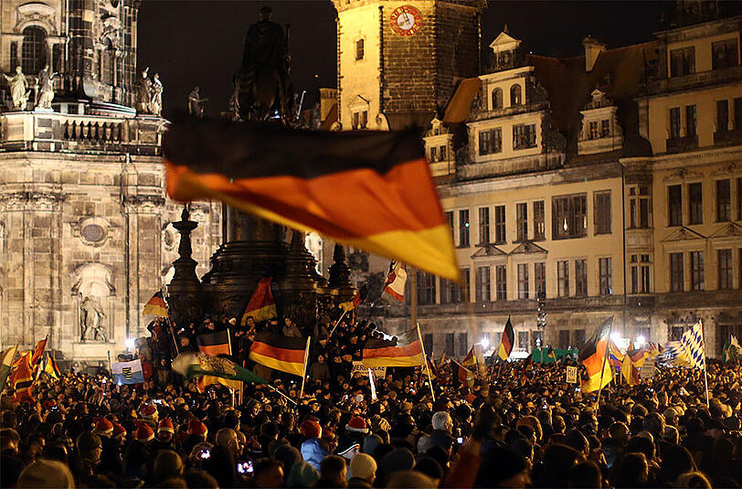 Wie sieht der typische Pegida-Demonstrant in den Menschentrauben der Demos aus und welche Eigenschaften hat er? Forscher versuchen auf diese Fragen eine Antwort zu geben.