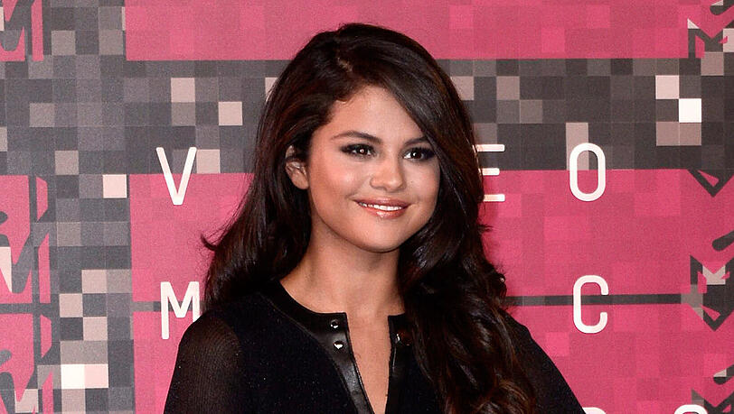 Selena Gomez leidet an der Autoimmunkrankheit Lupus. Die Ex-Freundin von Justin Bieber musste sich einer Chemotherapie unterziehen. Selena Gomez leidet an der Autoimmunkrankheit Lupus. Die Ex-Freundin von Justin Bieber musste sich einer Chemotherapie unterziehen.