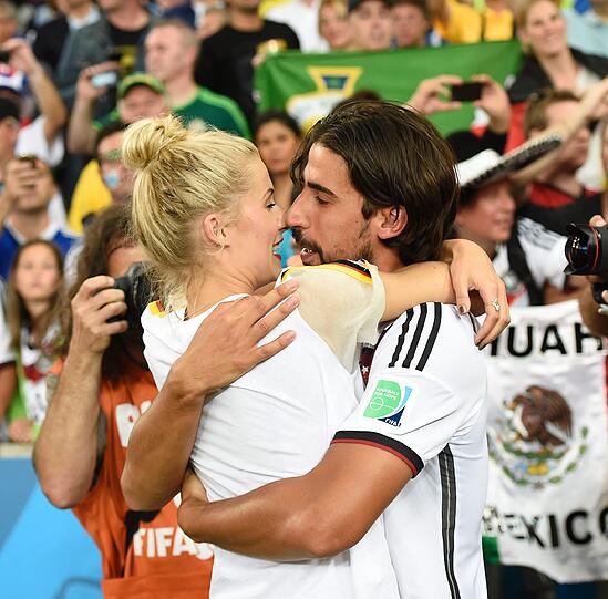 Ebenso so wie Sami Khedira mit seiner damaligen Freundin Lena Gercke.
