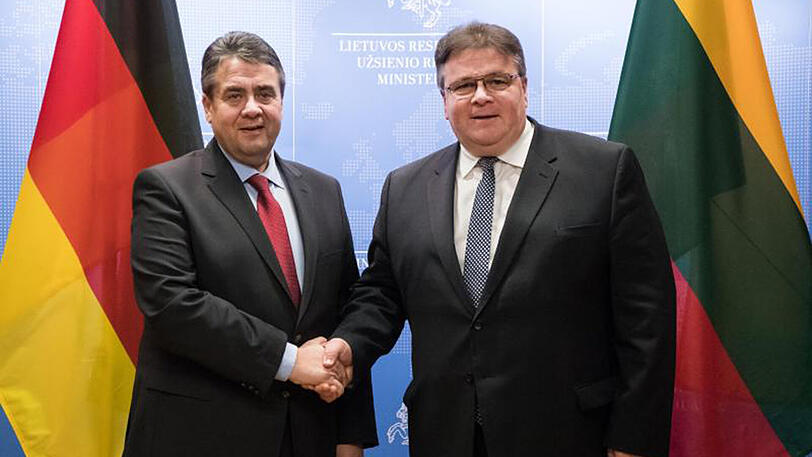 Bundesaußenminister Sigmar Gabriel zusammen mit seinem litauischen Amtskollegen Linas Antanas Linkevicius in Vilnius.