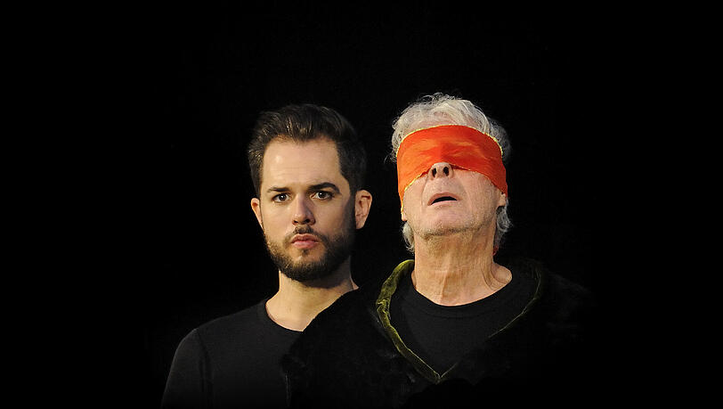 Ödipus (Tobias Ulrich) und der Seher (Gunnar Petersen). Ödipus (Tobias Ulrich) und der Seher (Gunnar Petersen).