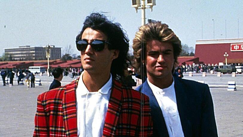 Der Klassiker von Wham! führt die britischen Charts an.
