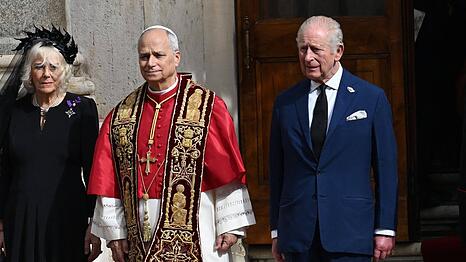Papst Leo und K&ouml;nig Charles trafen sich vor einem Jahr im Vatikan.