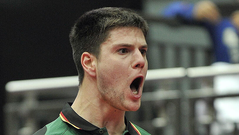 Dimitrij Ovtcharov hat mit einem souveränen 4:0-Sieg über den Rumänen Constantin Cioti den zweiten Durchgang in der Hauptrunde erreicht.