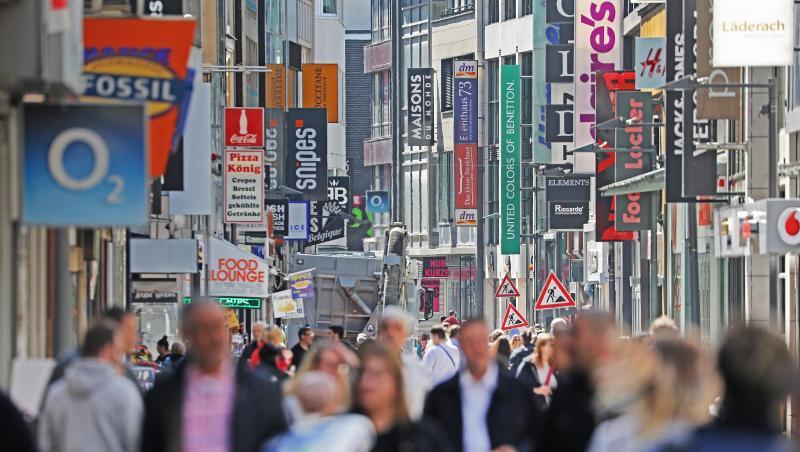 Einkaufsmeile Hohe Straße in Köln. Einkaufsmeile Hohe Straße in Köln.