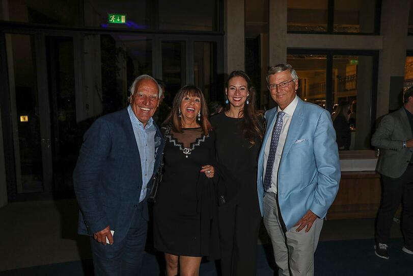 Franz Bulle Roth und Freundin Helena von Sarkozy und Wolfgang Bosbach mit Tochter Caroline.