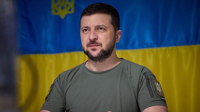 Der ukrainische Präsident Wolodymyr Selenskyj hat sich mit einer Weihnachtsbotschaft an die Ukrainerinnen und Ukrainer gewandt.
