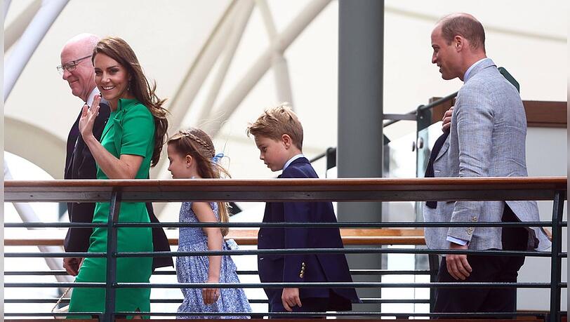 Prinz William und Prinzessin Kate erreichen mit ihren Kindern Prinzessin Charlotte und Prinz George das Wimbledon-Gelände.
