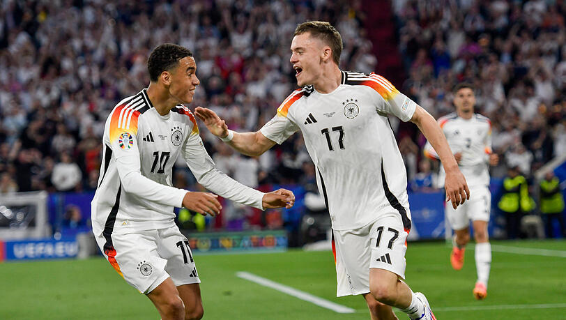 Jamal Musiala (l.) und Florian Wirtz bescherten Deutschland einen Traumstart ins Turnier.