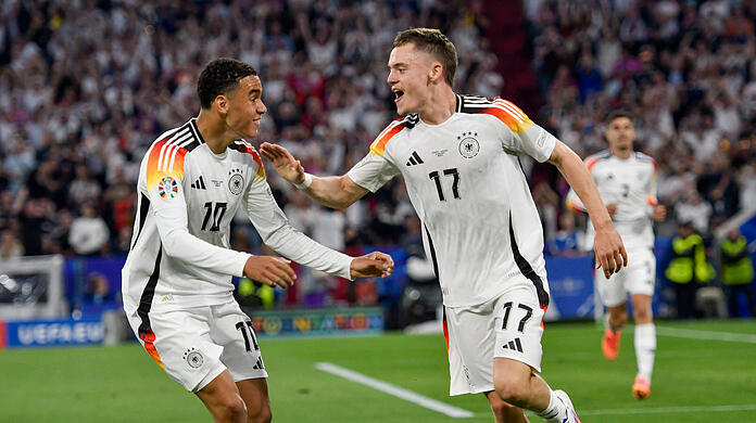 Jamal Musiala (l.) und Florian Wirtz bescherten Deutschland einen Traumstart ins Turnier.