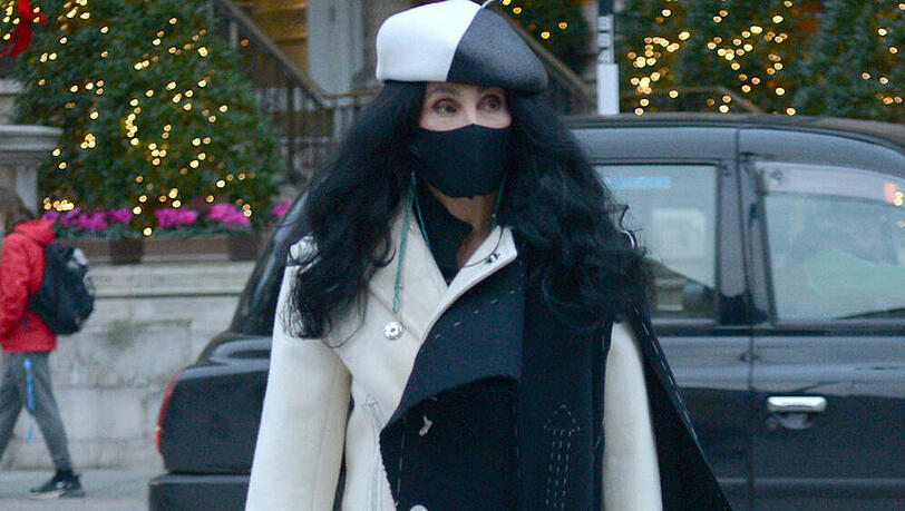 Cher auf dem Weg zu den BBC-Studios. Cher auf dem Weg zu den BBC-Studios.
