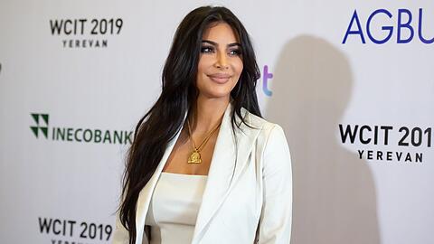 Kim Kardashian auf dem roten Teppich.