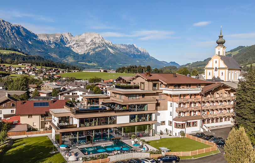 Eingebettet in die Tiroler Bergwelt finden Sie den Postwirt in Söll.