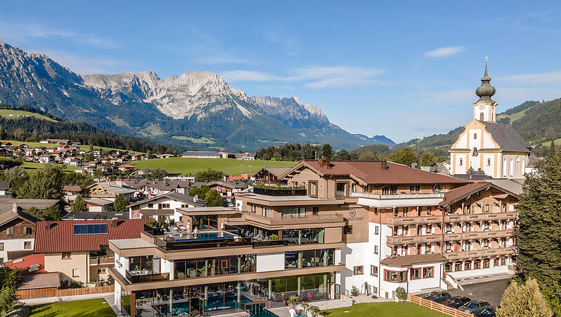 Eingebettet in die Tiroler Bergwelt finden Sie den Postwirt in Söll. Eingebettet in die Tiroler Bergwelt finden Sie den Postwirt in Söll.