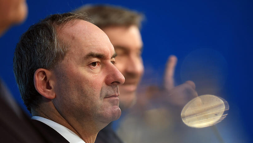 Hubert Aiwanger (l.) und Markus Söder werden in Bayern auch künftig gemeinsam regieren.