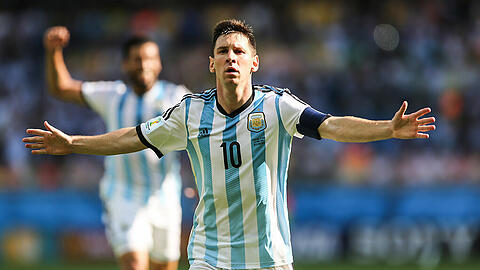 Argentinien mit Superstar Lionel Messi hat das WM-Viertelfinale erreicht!