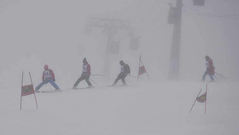 Der Riesenslalom in Jasna musste am Samstag wegen starken Windes abgesagt werden. Der Riesenslalom in Jasna musste am Samstag wegen starken Windes abgesagt werden.
