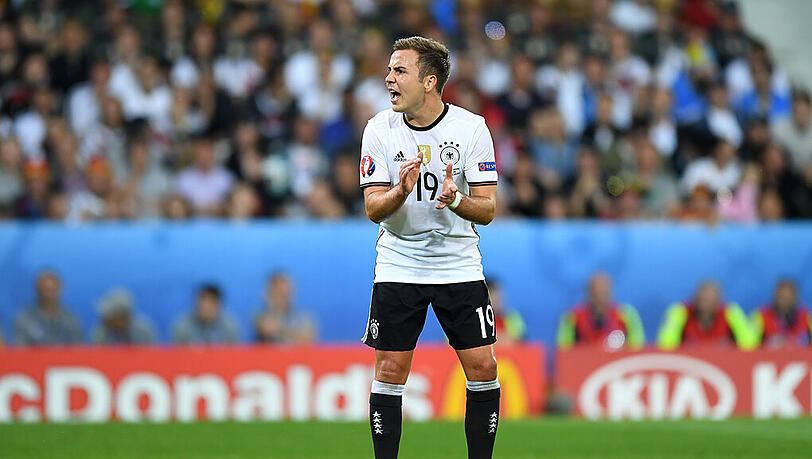 Der Mann ohne Ball: Mario Götze im Spiel gegen die Ukraine. Der Mann ohne Ball: Mario Götze im Spiel gegen die Ukraine.