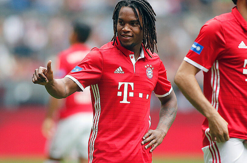 Daumen hoch für die Premiere: Bayern-Neuzugang Renato Sanches.