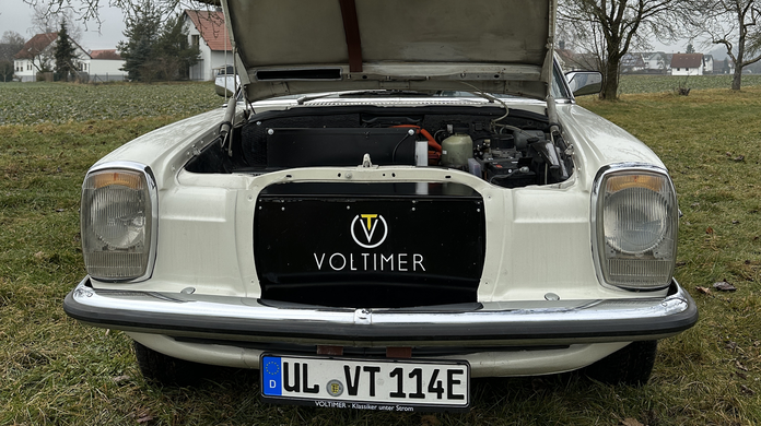 Elektro-Power statt Sechszylinder: die Mercedes-Design-Ikone der 60er und 70er "Strich8". Die können Sie ab Sonntag in der Freimanner Motorworld anschauen – und sogar bei Kaufinteresse probefahren. Kostet 72.500 Euro. 150 Stunden Umrüstung stecken hier drin.