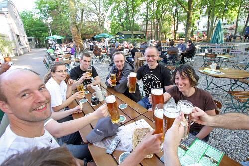 Im Schatten alter Bäume schmeckt die Kroko-Halbe besonders gut.